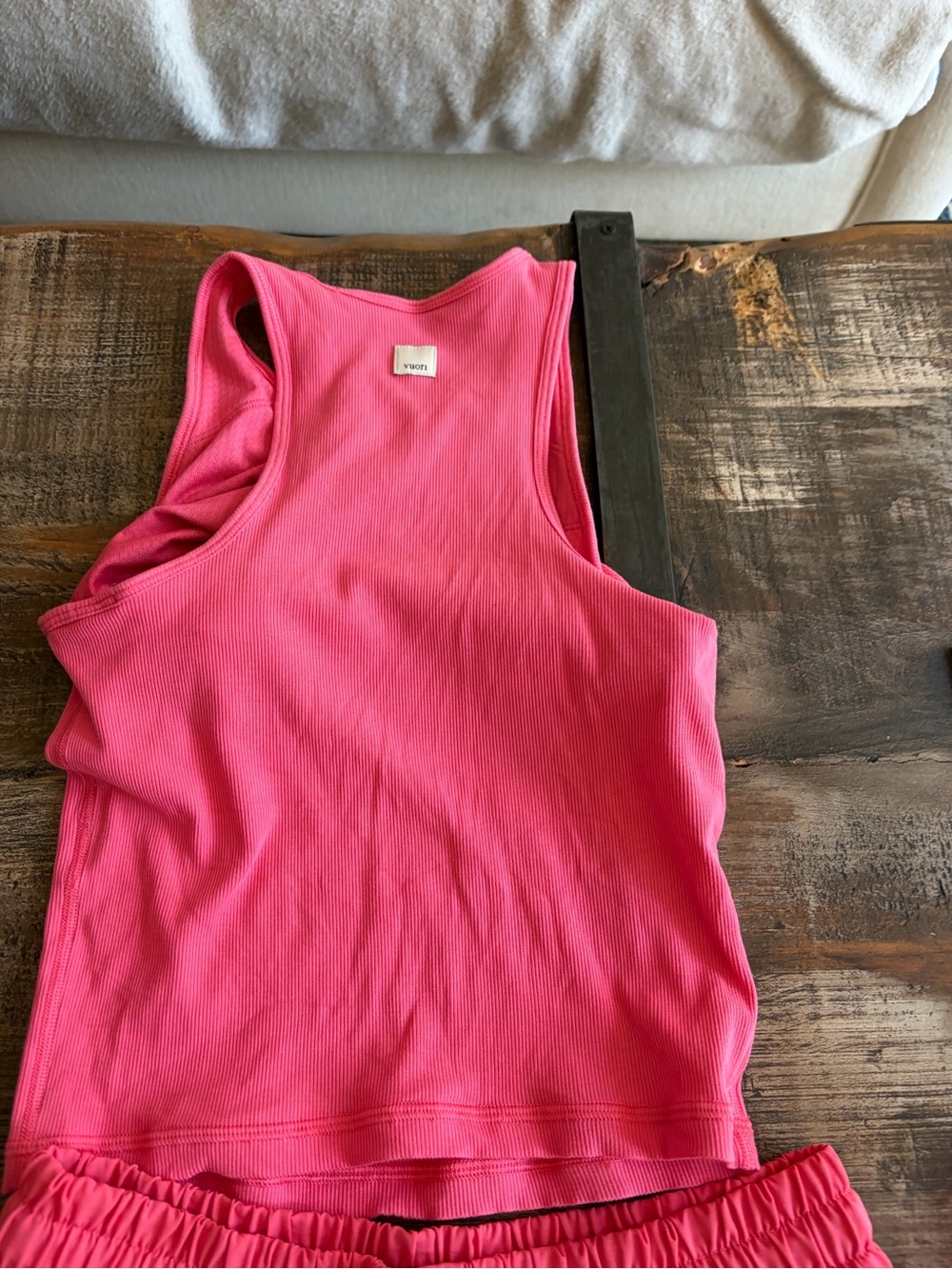 Vuori Pink Women’s Athletic Shorts and matching tank sz xs - Picture 3 of 5